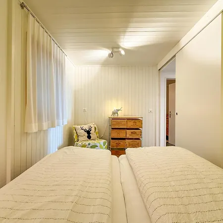 With Mountain View Apartment *